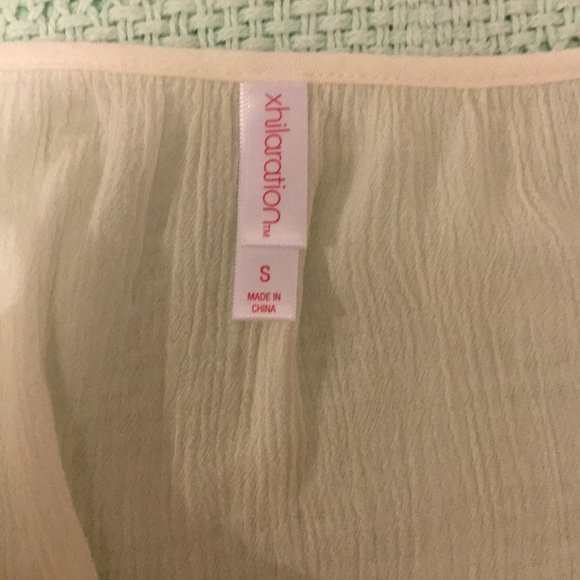 Xhilaration white cold shoulder shirt - Picture 4 of 6